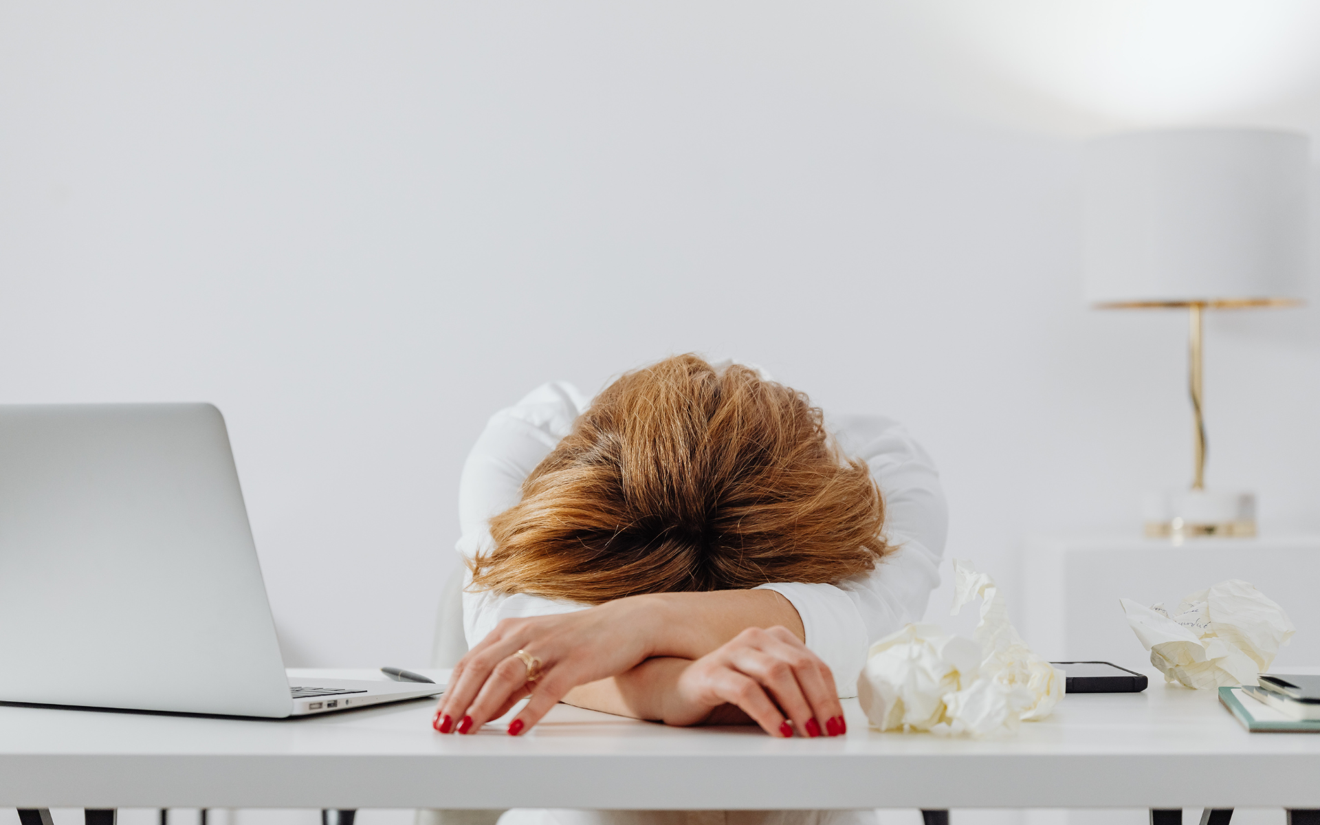 I’m Tired, But I Can’t Stop – Let’s Talk About Invisible Burnout